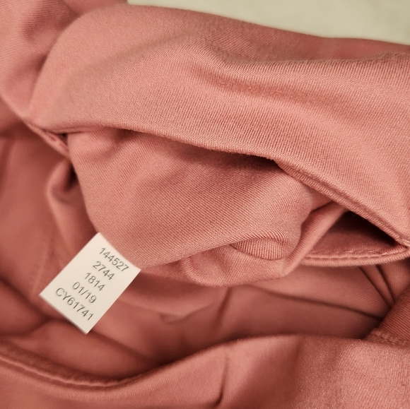 Yogalicious Matte Pink Leggings - Picture 7 of 7